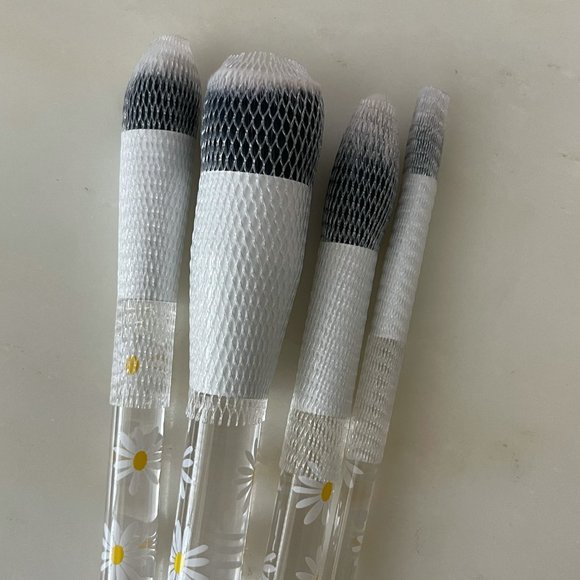 Farah Makeup Farah 4pc Brush Set Daisy Poshmark